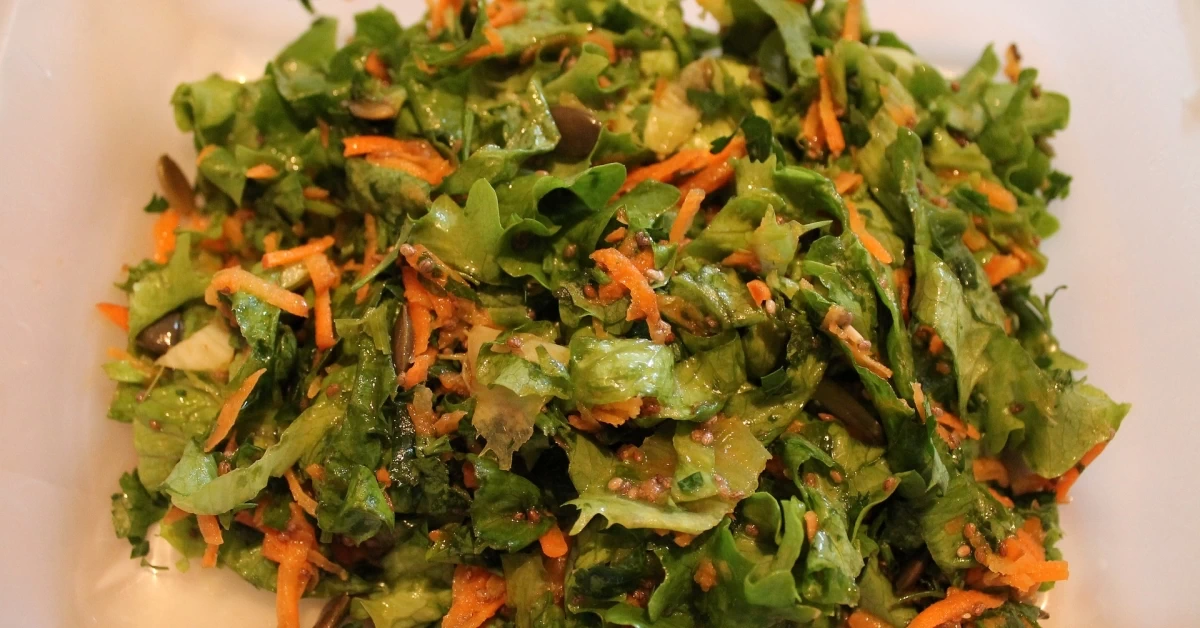 Crisp and Vibrant: Enjoy the Visual Feast of Carrot and Spinach Salad. A Refreshing Medley of Colors and Flavors.